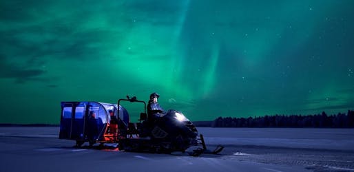 De Aurora-jacht op de sneeuwtrein in Rovaniemi
